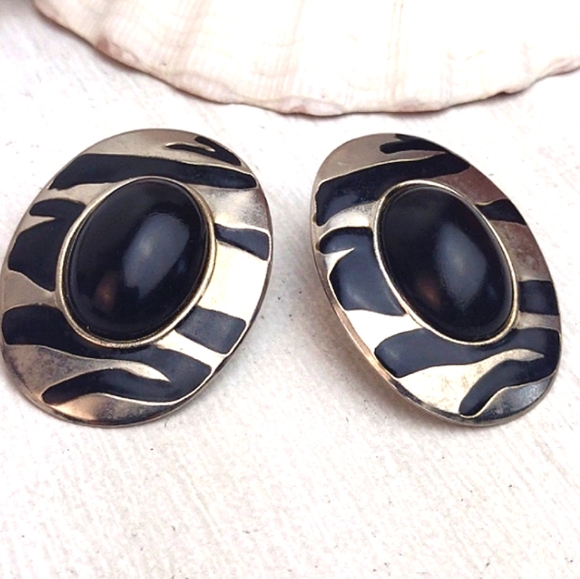 Vintage Black & Silver Tone Tin Like Light Weight Zebra Concho Earrings - Picture 7 of 8